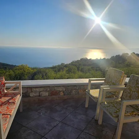 Luxury Retreat In The Heart Of Mani With A Sea View شقة